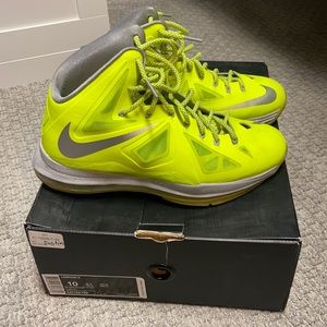 Volt/wolf Lebron X size 10